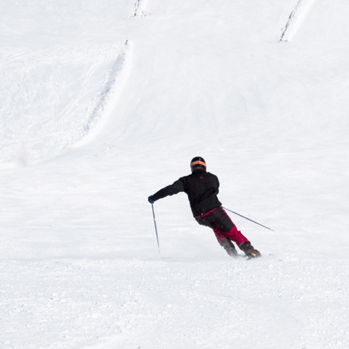 Skiing with friends in Masella