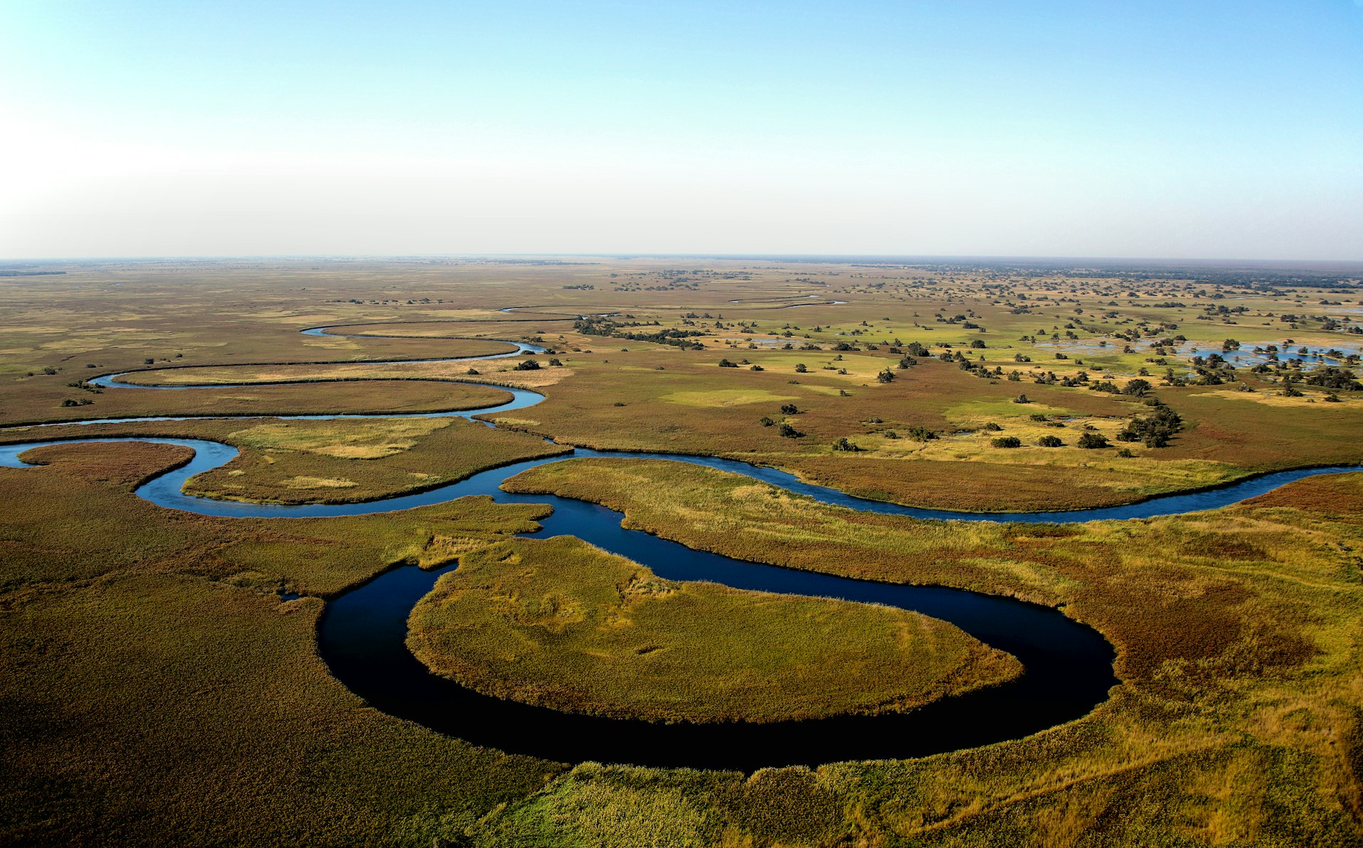 Vue aérienne des méandres du delta de l'Okavango, Botswana