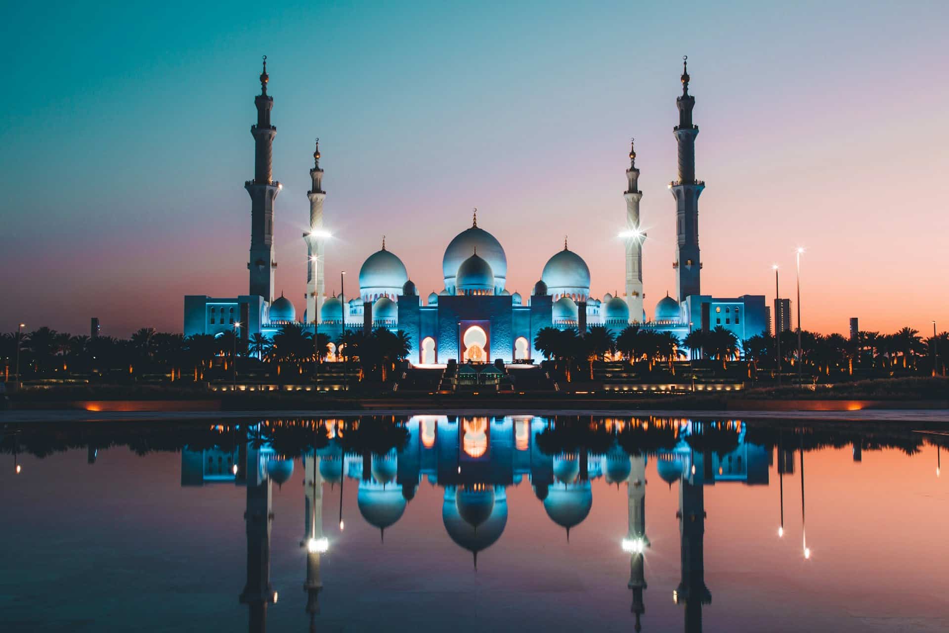 Grande Mosquée Sheikh Zayed illuminée au crépuscule, Abu Dhabi