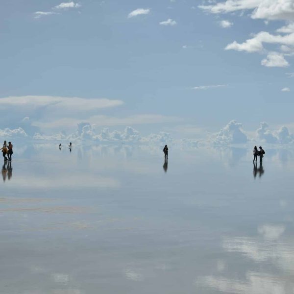 Effet miroir sur le Salar d'Uyuni en saison des pluies, Bolivie