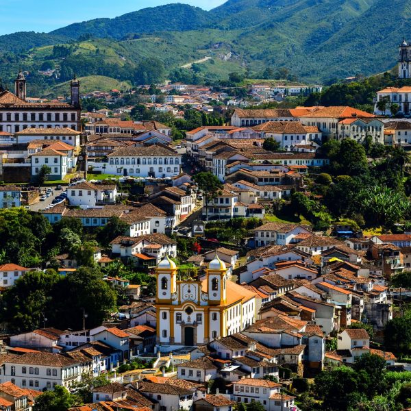 Panorama de la ville coloniale d'Ouro Preto, Brésil