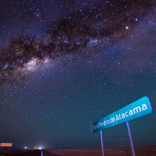 Ciel étoilé et Voie lactée au-dessus du désert d'Atacama, Chili