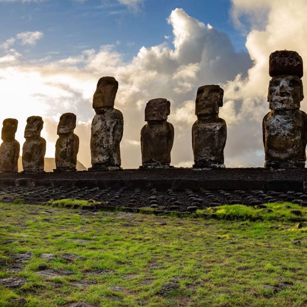 Moaïs alignés de l'Ahu Tongariki, île de Pâques, Chili