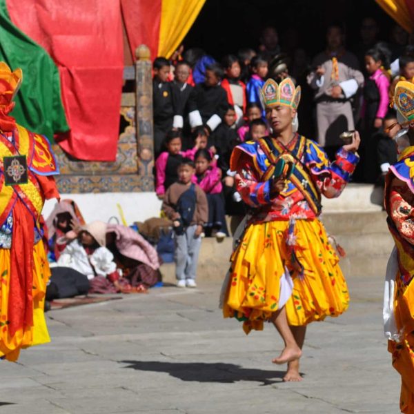 Danseurs masqués du festival tsechu au Bhoutan