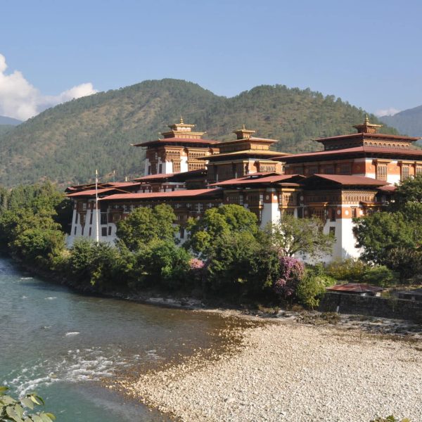 Le dzong de Punakha au bord de la rivière, Bhoutan