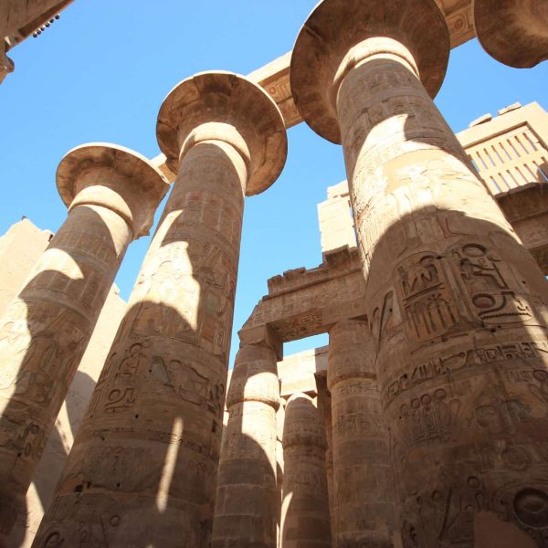Colonnes de la salle hypostyle du temple de Karnak, Louxor, Égypte