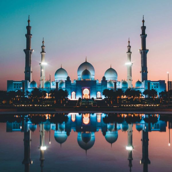 Grande Mosquée Sheikh Zayed illuminée au crépuscule, Abu Dhabi