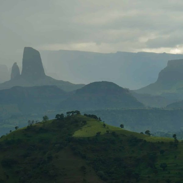 Pitons rocheux des monts Simien, Éthiopie