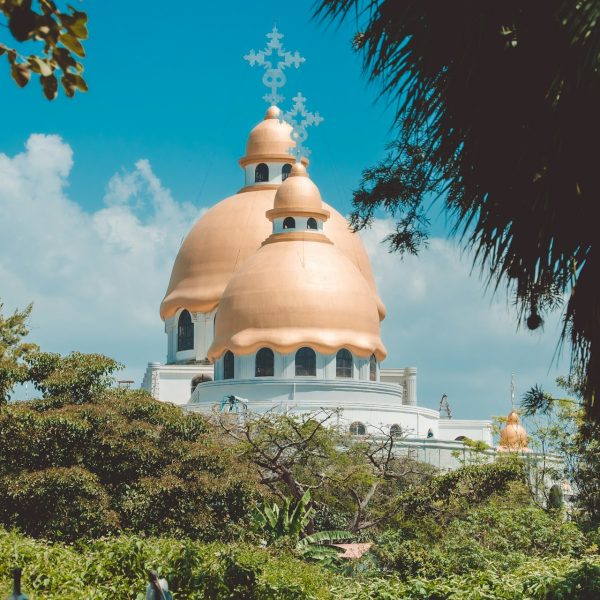 Dôme d'une église orthodoxe dans la verdure, Éthiopie