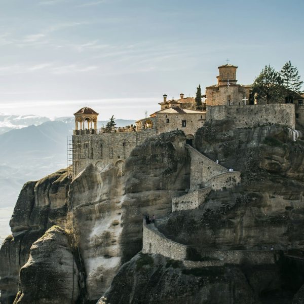 Monastère perché sur un piton rocheux des Météores, Grèce