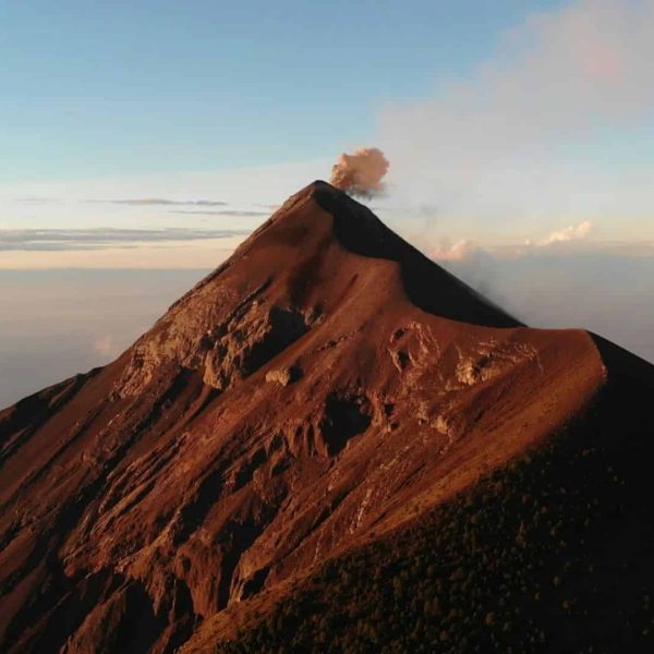 Volcan au lever du soleil, Guatemala