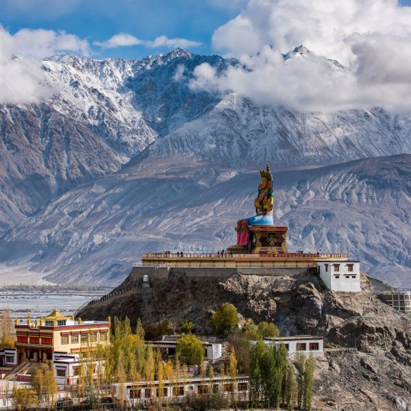 Statue du Bouddha Maitreya du monastère de Diskit, vallée de la Nubra, Inde du Nord