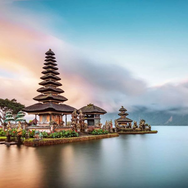 Temple Ulun Danu Beratan au bord du lac, Bali, Indonésie