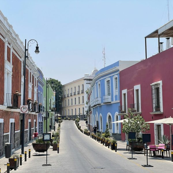 Façades colorées du centre colonial de Puebla, Mexique