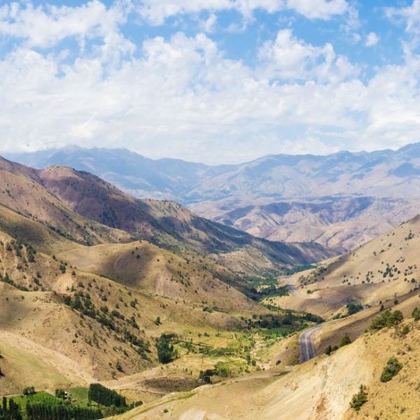 Vue sur les montagnes depuis le col de Kamchik, Ouzbékistan