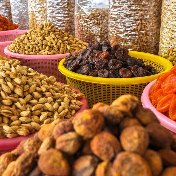 Fruits secs et noix sur un marché, Ouzbékistan