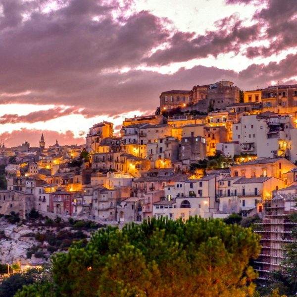 Raguse Ibla à la tombée du jour, Sicile