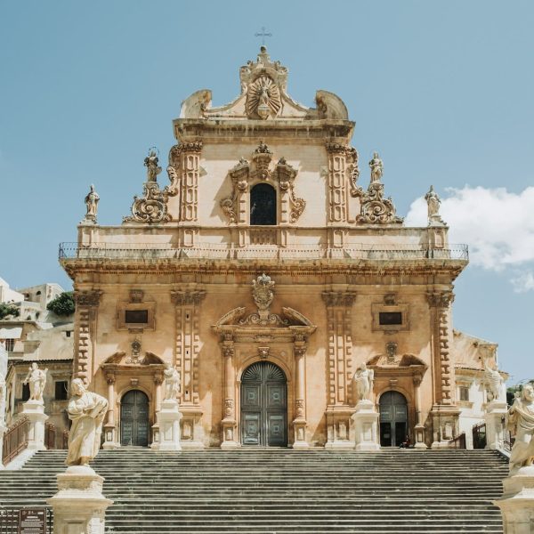 Façade baroque du Duomo San Giorgio de Modica, Sicile