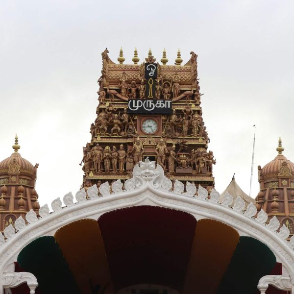 Gopuram coloré d'un temple hindou de Jaffna, Sri Lanka