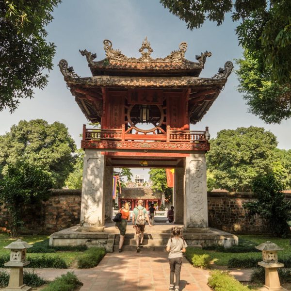 Portique du Temple de la Littérature à Hanoï, Vietnam