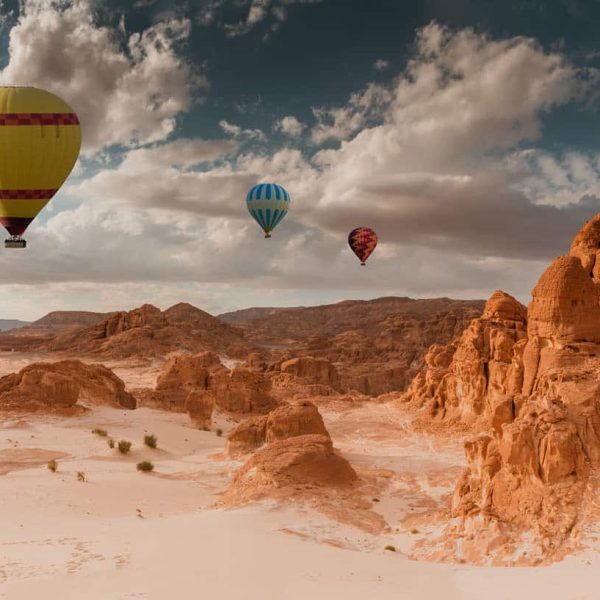Montgolfières survolant le désert de Namibie